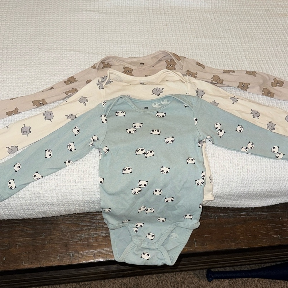Set of 3 H&M 2T bodysuits